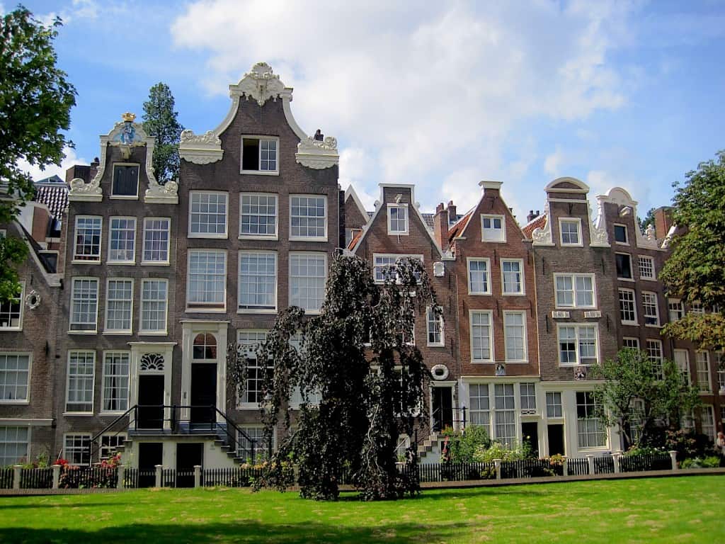 Amsterdam begijnhof pandjes