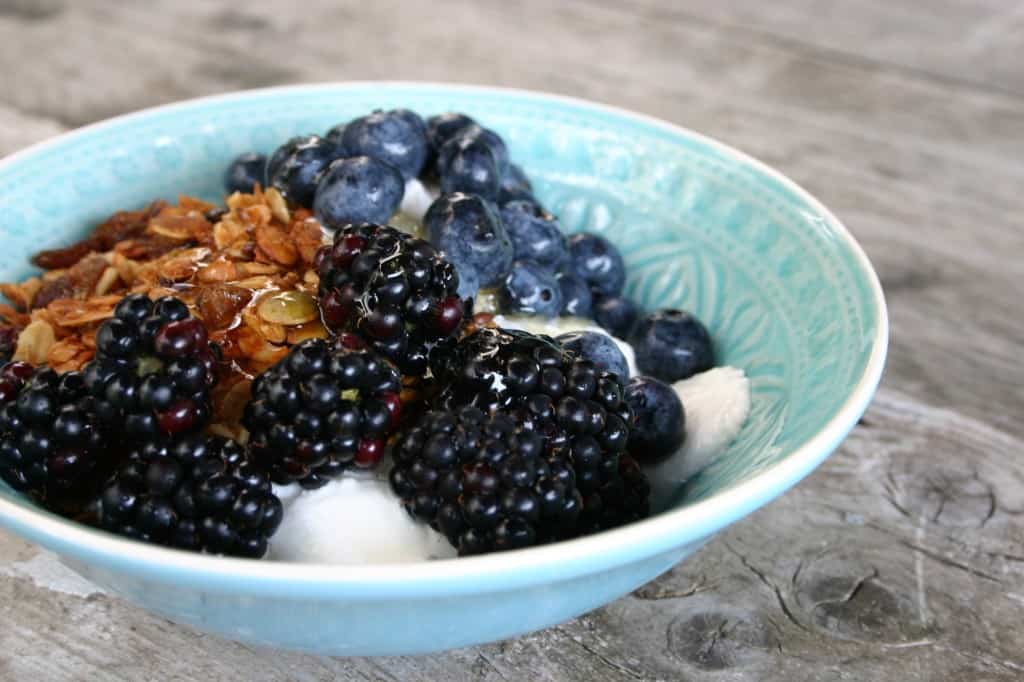 ontbijt griekse yoghurt granola fruit