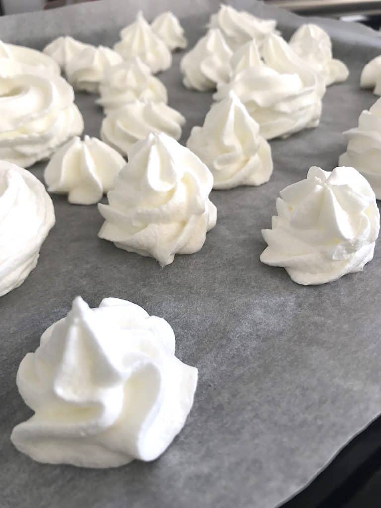 Mini meringue taartjes | ENJOY! The Good Life