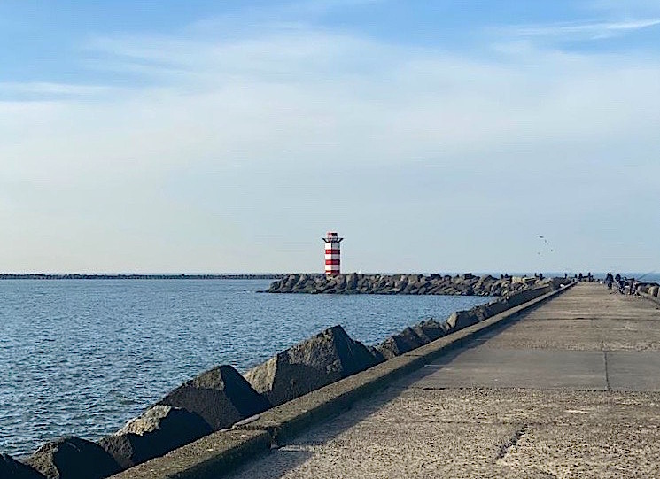 Wandelen over de pier van Wijk aan Zee | ENJOY! The Good Life